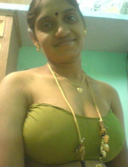 Indian aunty flashing big boobs