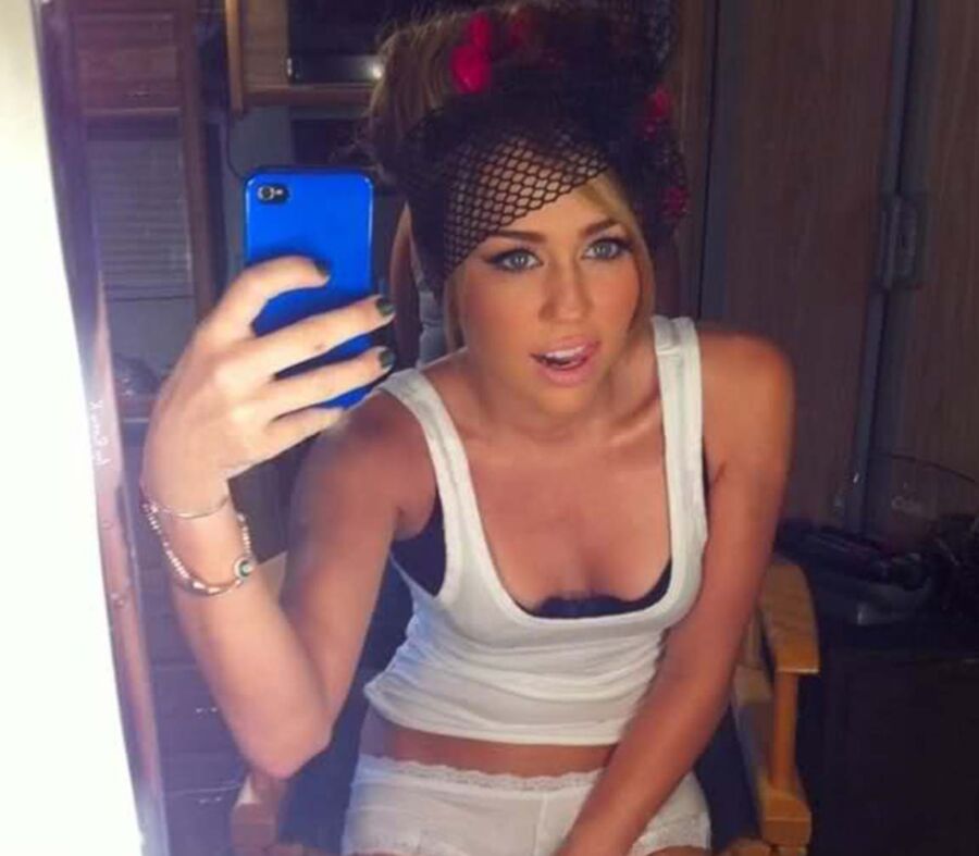 Leaked Pics-miley cyrus