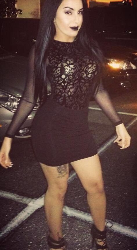 Attractive Virginia Girl And Armenian Mom Of