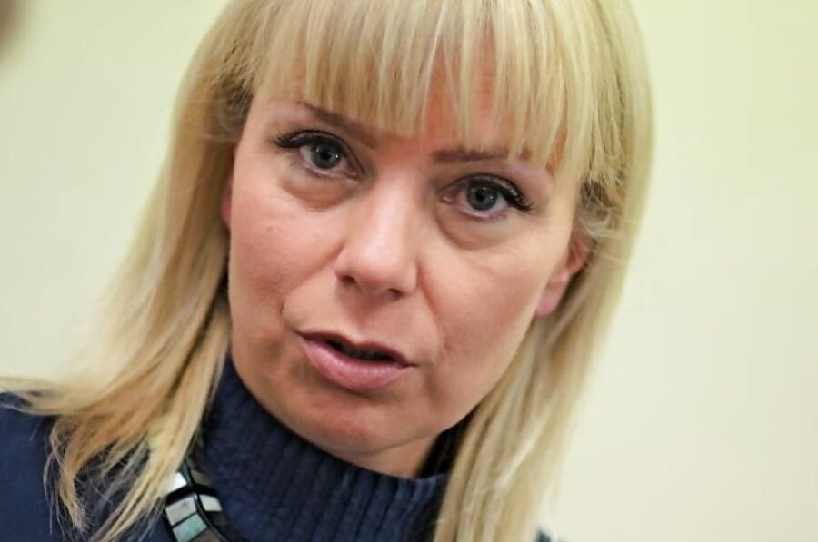 Brutal schoene Frau