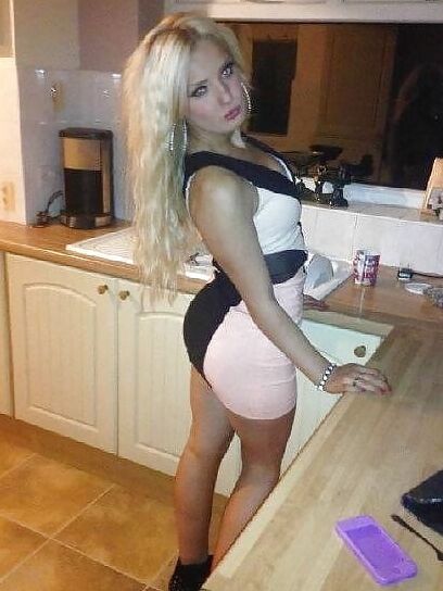 Sexy Blonde Babe: Beth