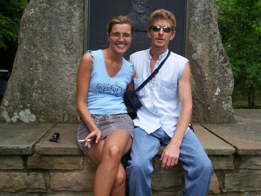 . Kentucky wife poses for hubby