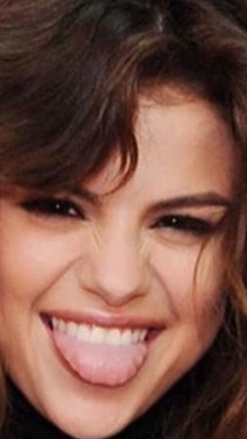 Selena Gomez lingua