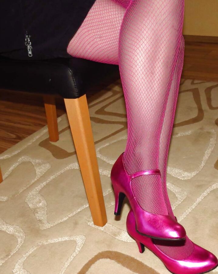 Pretty Chinese GF in Black Pantyhose