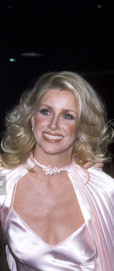 Celebrity Boobs - Suzanne Somers