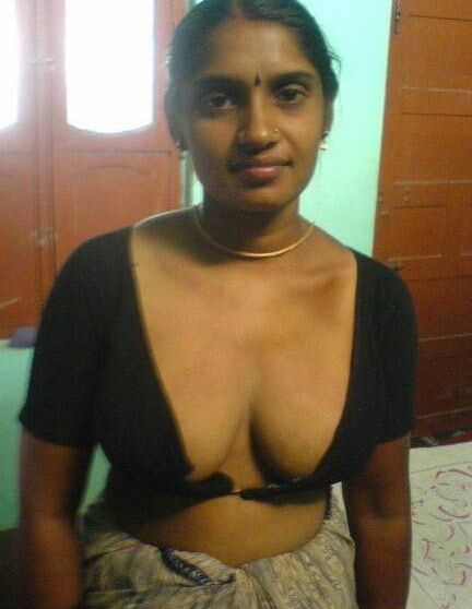 Indian aunty flashing big boobs