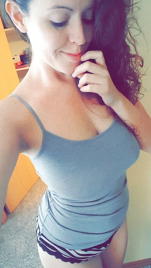 Sexy Young Milf Caitlyn