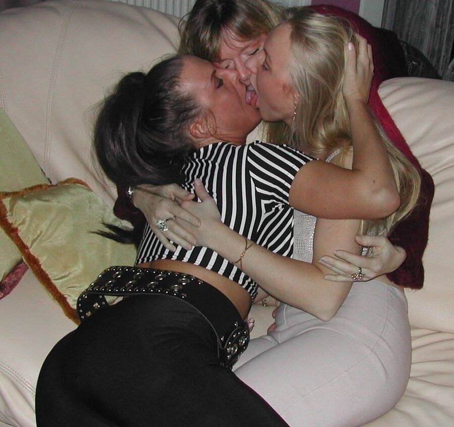 KISSES (BESOS)