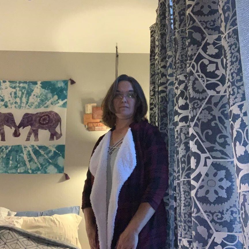 Tammy showing her sexy cellulite PAWG body tease