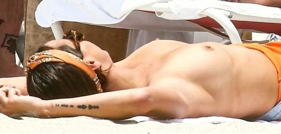 Kristen Doute topless Miami jun