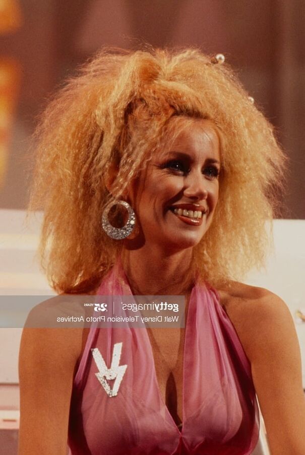 Celebrity Boobs - Suzanne Somers