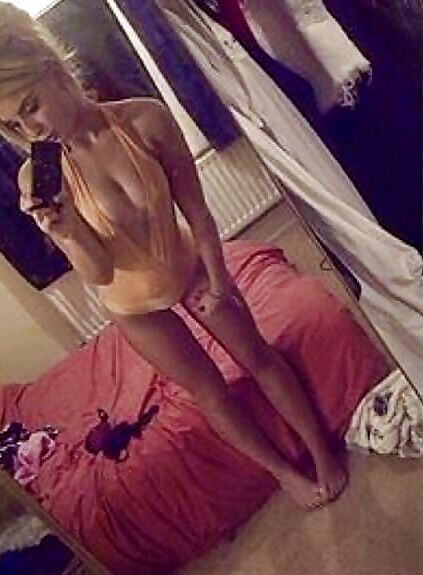 Sexy Blonde Babe: Beth