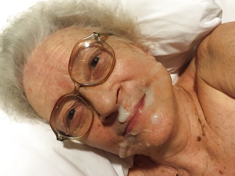 geile Oma lutscht