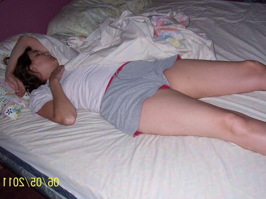 . Kentucky wife poses for hubby