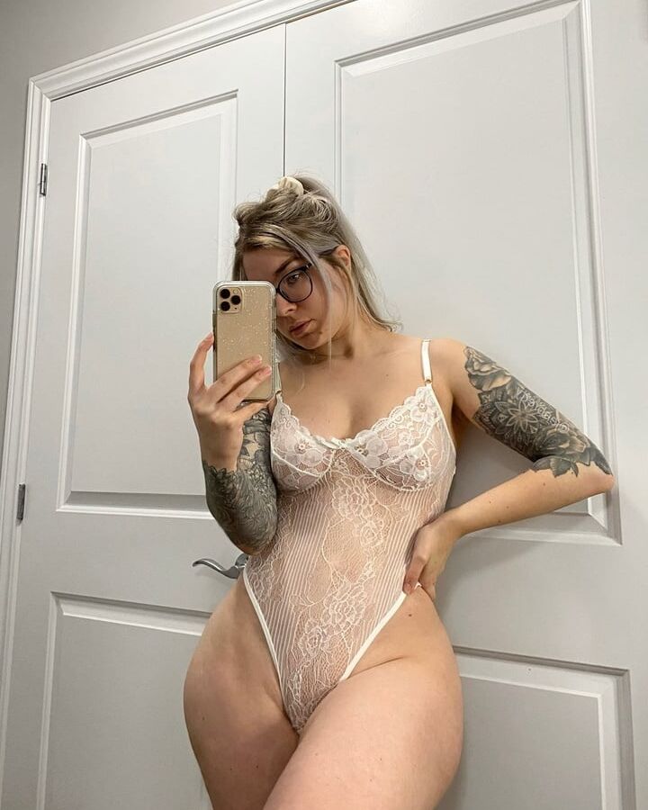 Big booty blonde