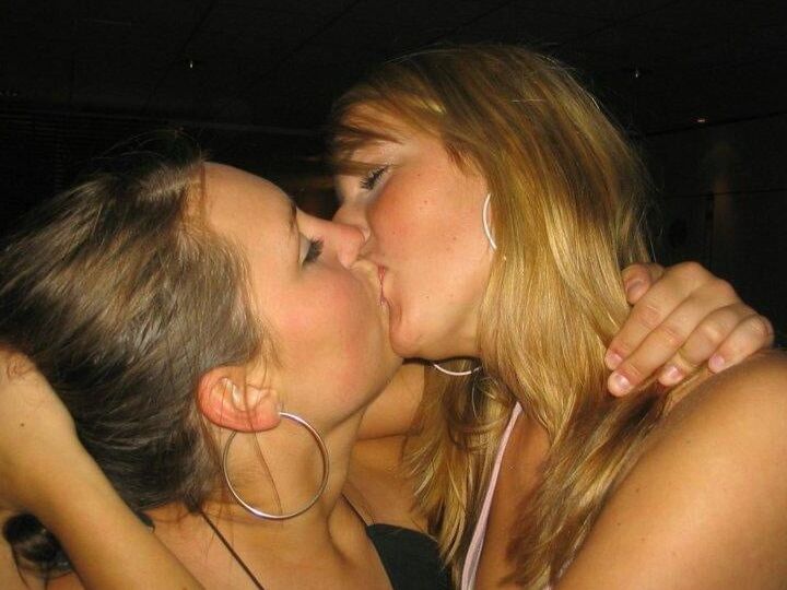 KISSES (BESOS)
