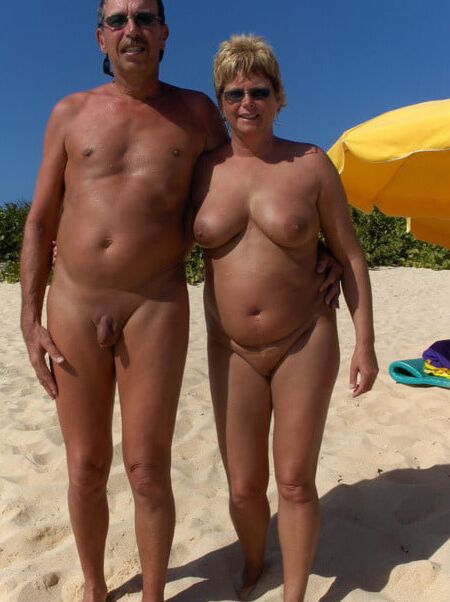 NAKED COUPLES