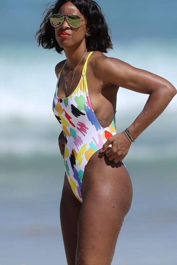 Kelly Rowland ass and tits in bikini