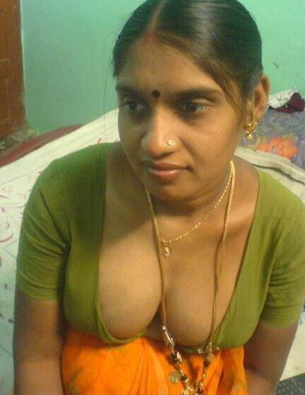 Indian aunty flashing big boobs