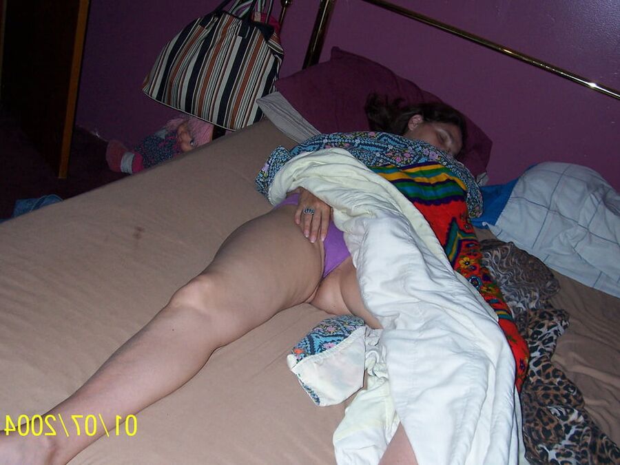 . Kentucky wife poses for hubby