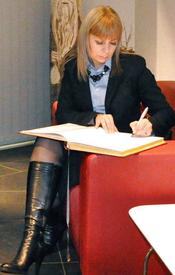Brutal schoene Frau
