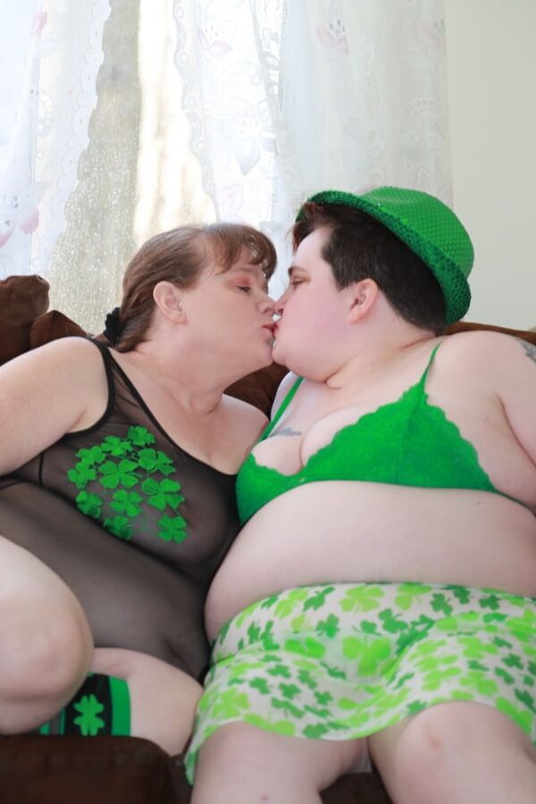 Hoodyman SSBBW : Fat piggy Marisa fucker