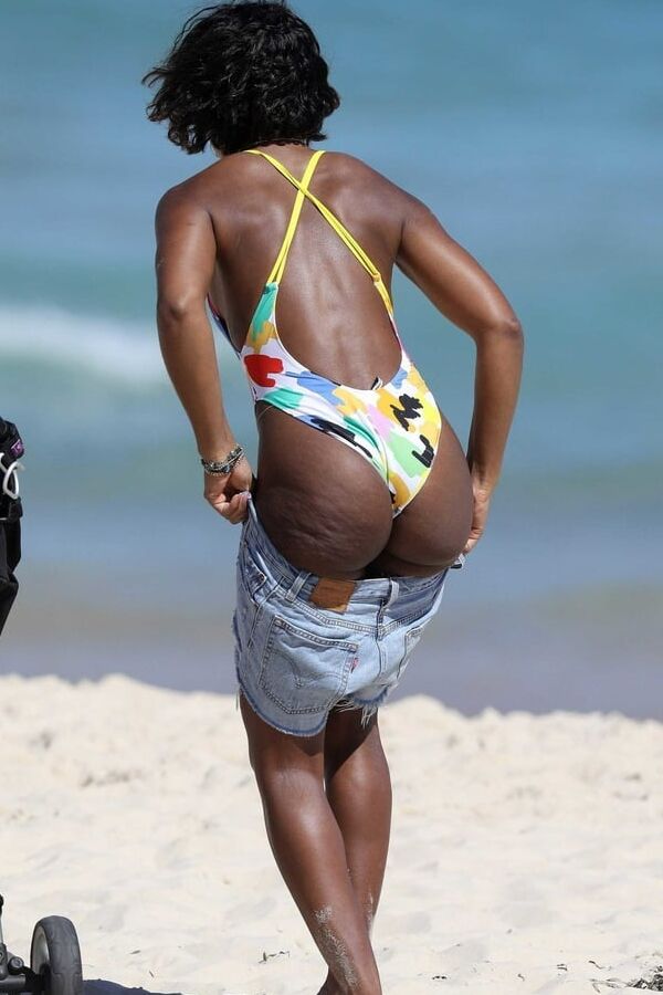 Kelly Rowland ass and tits in bikini