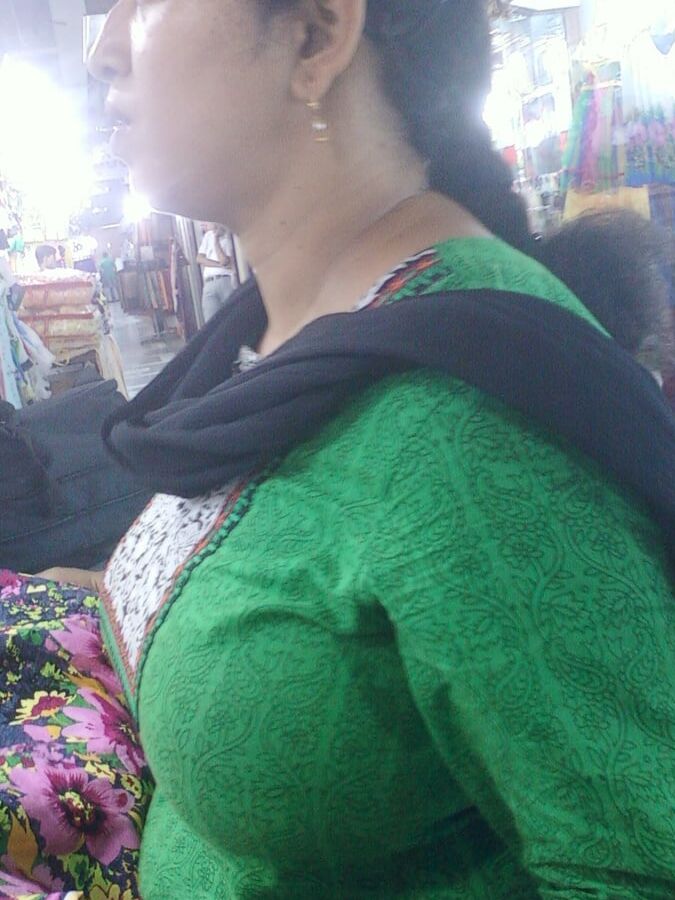 BengaliBustyWife