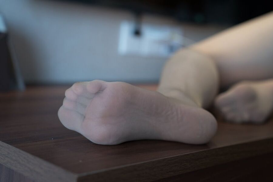 Chinese Model Foot Shot