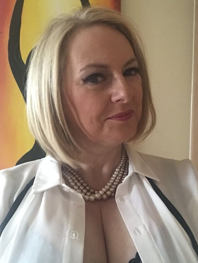 AB, an English GILF