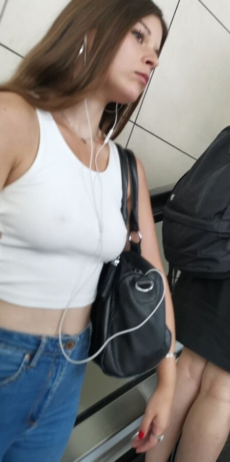 pokie big boobs pretty girl