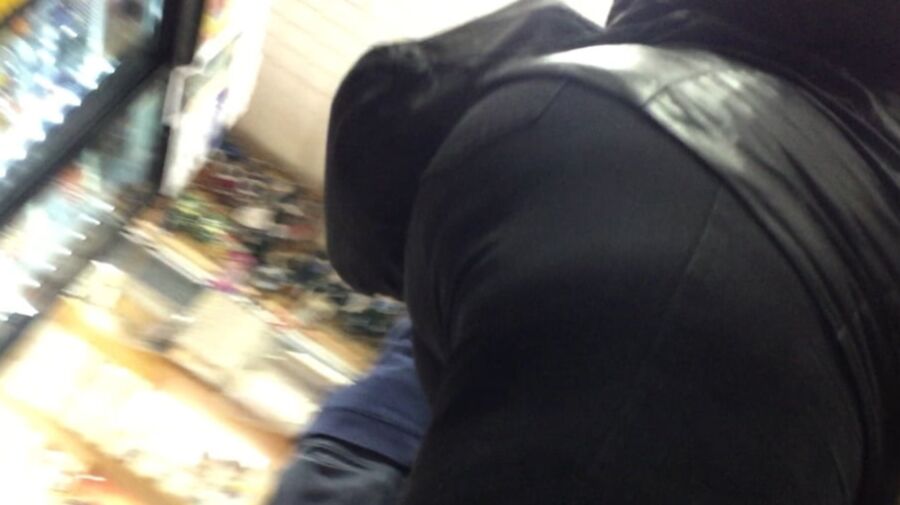 SSBBW PHAT ASS BUSTING OUT COAT