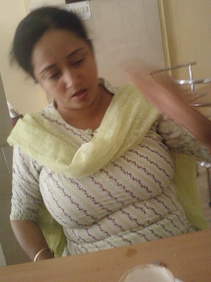BengaliBustyWife