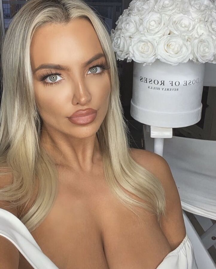 Goddess Lindsey Pelas