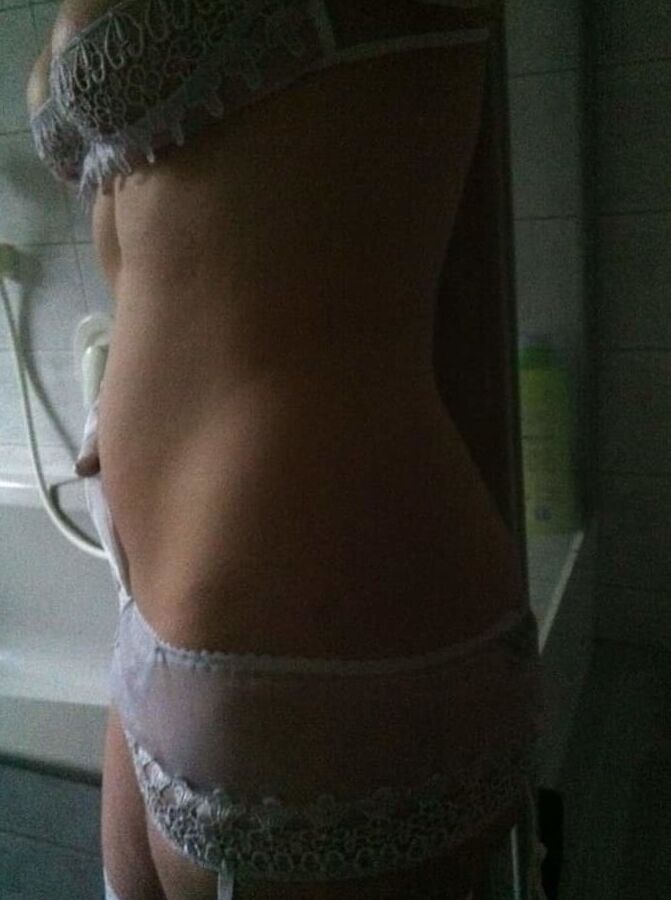Exposure request for sexy German girlfriend