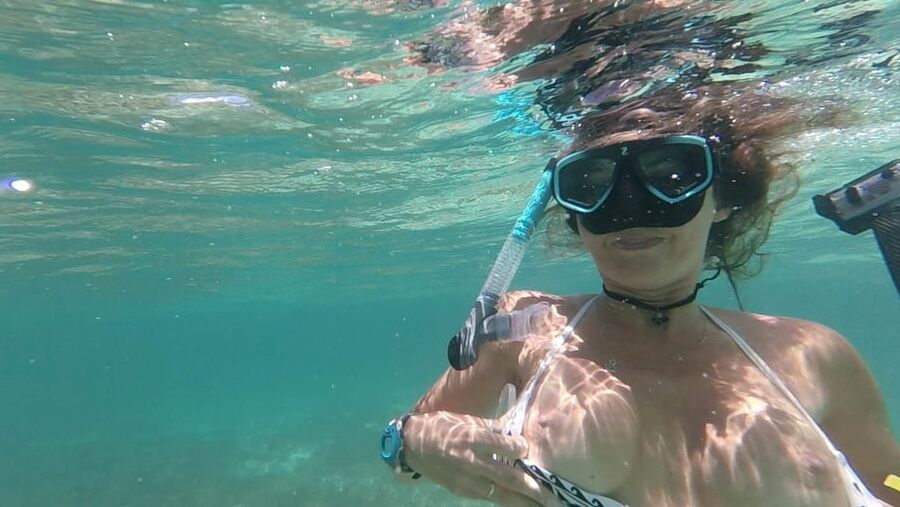 Big Tits Under Water
