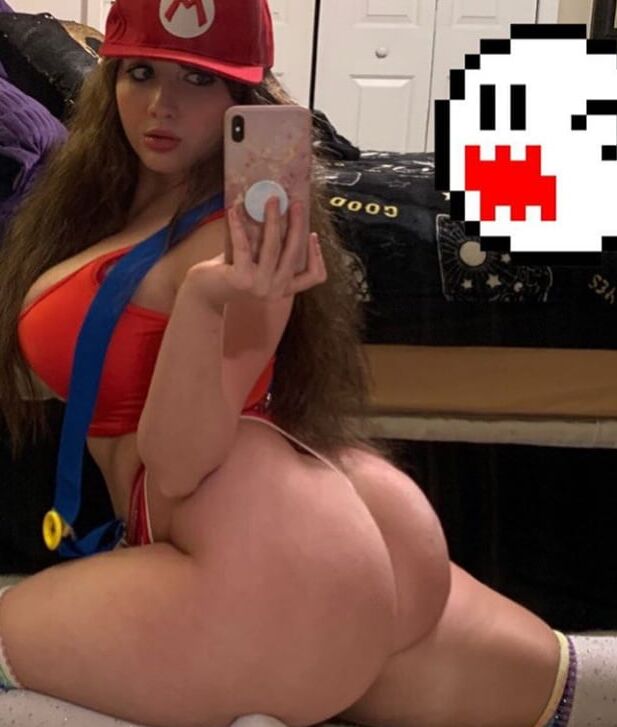 Hot BBW Doing Cosplay
