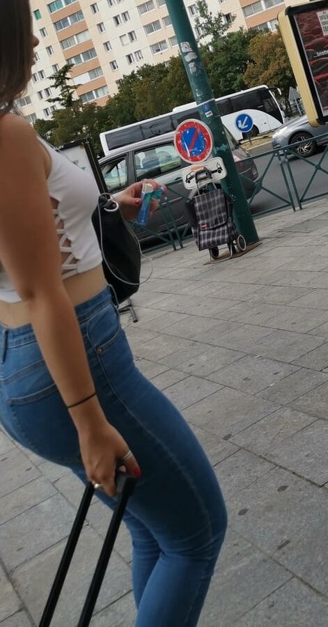 pokie big boobs pretty girl