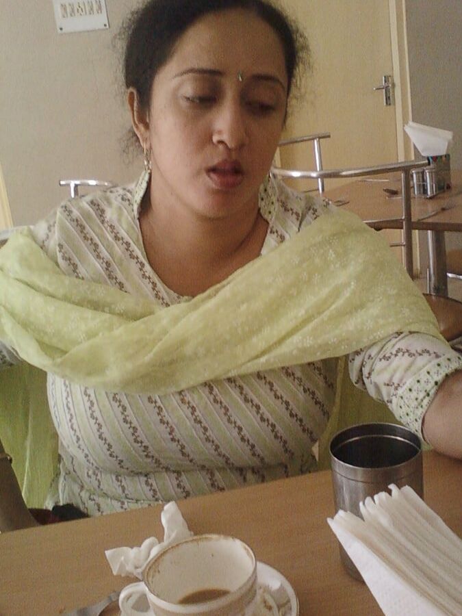 BengaliBustyWife
