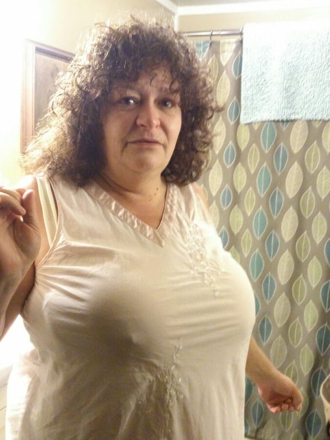 Braless Gilfs Milfs