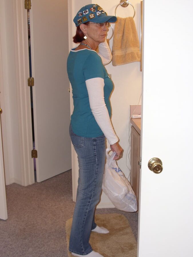 Cindy is a mature wife from Florida
