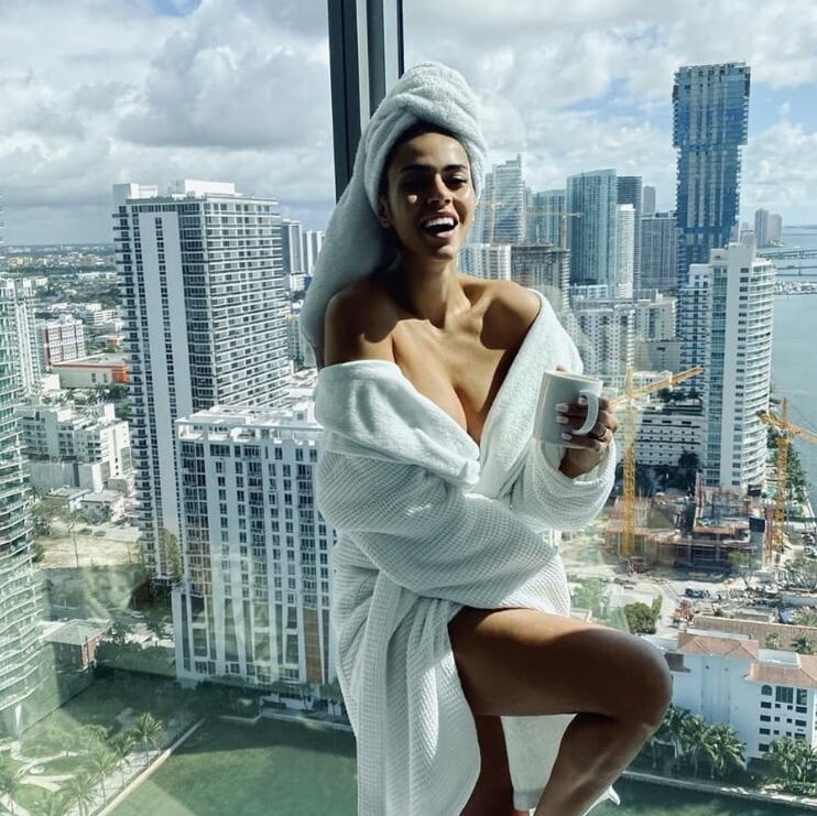 Insta Girl Lola Miami (TV Realite La Villa)