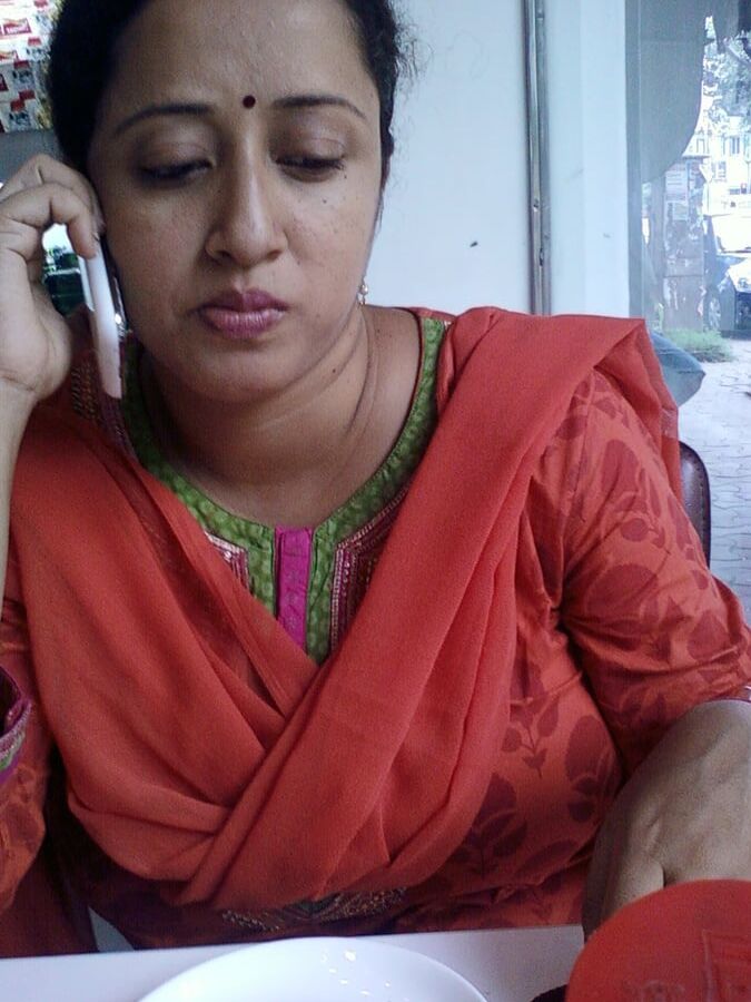 BengaliBustyWife