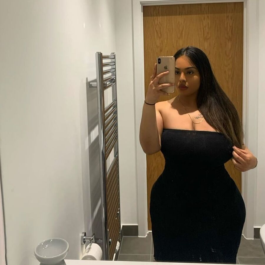 Black big tit thick body slag Umrah
