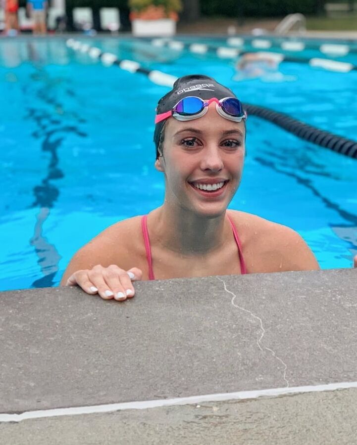 Swimming Girls