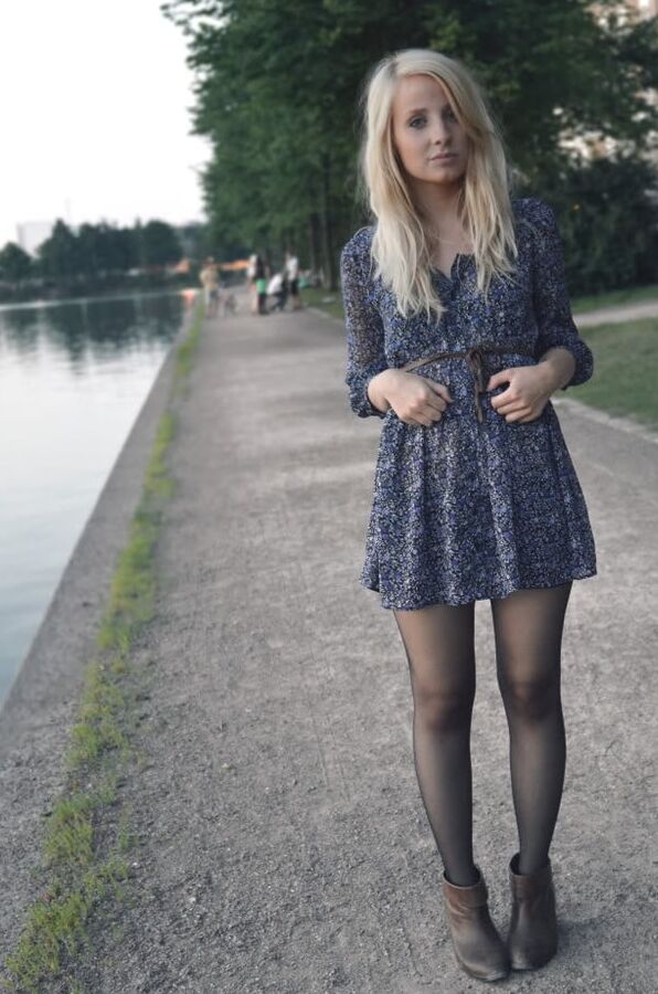 People&;s Wives and GFs in Pantyhose