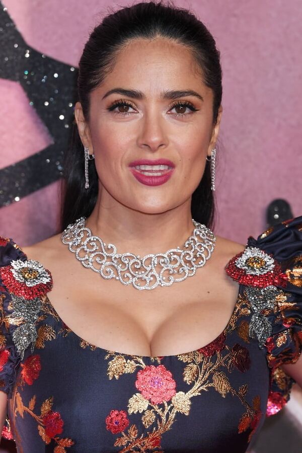 Salma hayek (Huge boobs celeb&;)