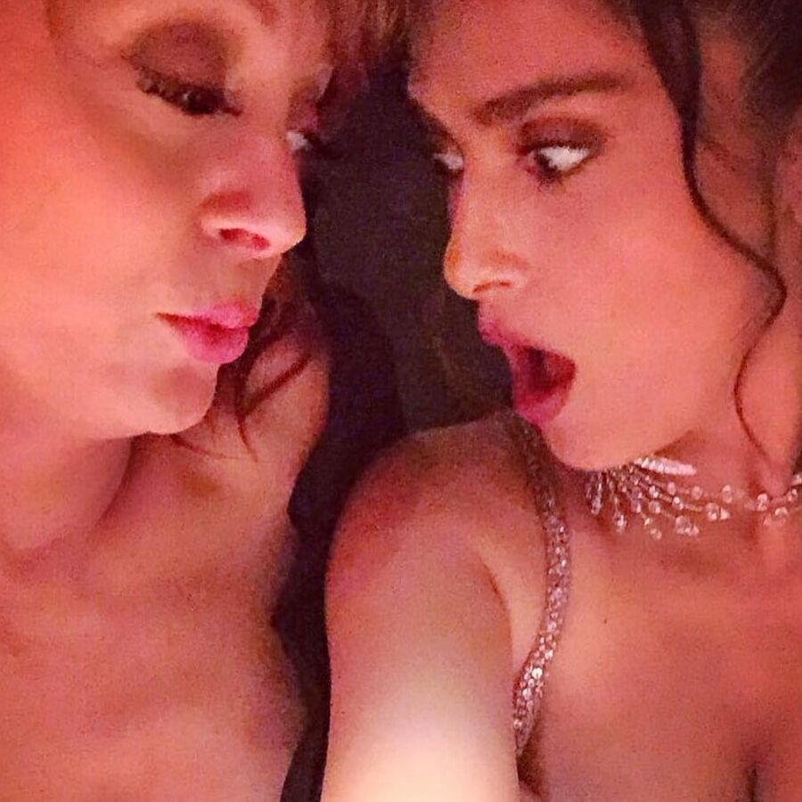Salma Hayek - nice cleavage