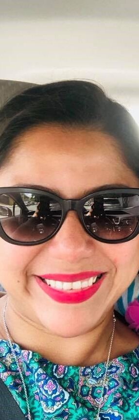 Laura Carolina and her huge mouth