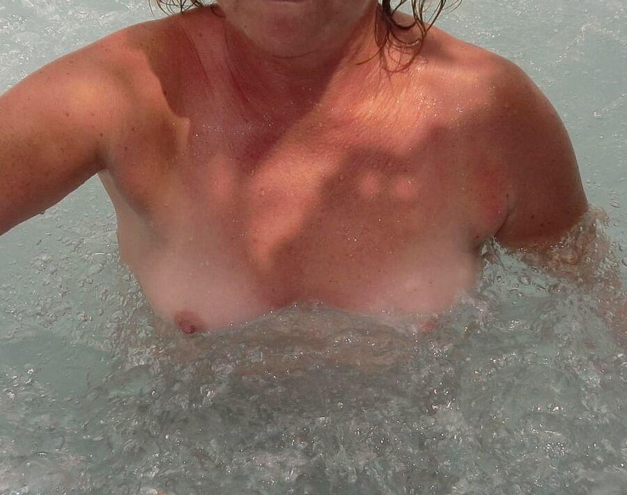 Big Tits Under Water